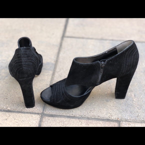 Banana Republic black suede heels - classy style - Picture 4 of 5
